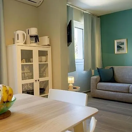 La Menado Apartament *